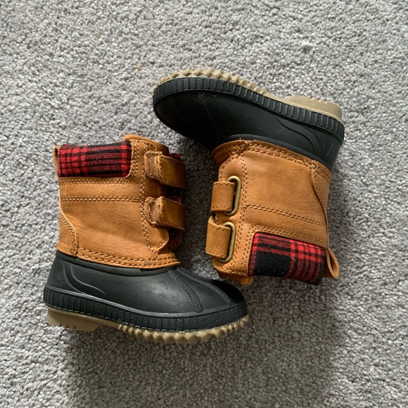 velcro duck boots